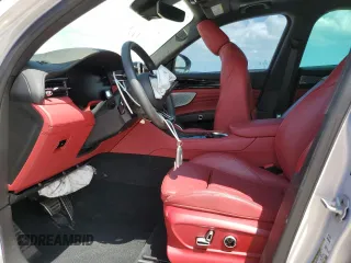 2023 Maserati Grecale Modena z VIN ZN682AVM3P7407857, wystawiony jako Copart lot #51451125 z przebiegiem Nie podano mil oraz Nie do naprawy. Historia ofert i sprzedaży dostępna na DreamBid. Obrazek 7.
