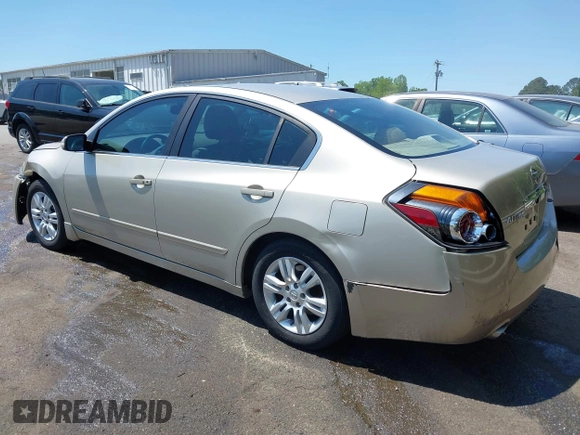 2010 Nissan Altima SL z VIN 1N4AL2AP8AN480138, wystawiony jako IAAI lot #42117251 z przebiegiem 243 314 mil mil oraz . Historia ofert i sprzedaży dostępna na DreamBid. Obrazek 3.