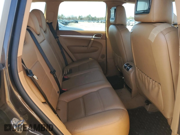 2010 Porsche Cayenne z VIN WP1AA2AP9ALA08492, wystawiony jako Copart lot #44543155 z przebiegiem 144 106 mil mil oraz Szkody całkowita. Historia ofert i sprzedaży dostępna na DreamBid. Obrazek 11.