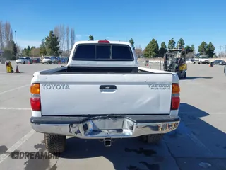 2003 Toyota Tacoma PreRunner with VIN 5TESN92N33Z185270, listed as a IAAI auction lot 41653969 with 357,016 mi miles. Bid and sale history available at carsss.com. Image 17.