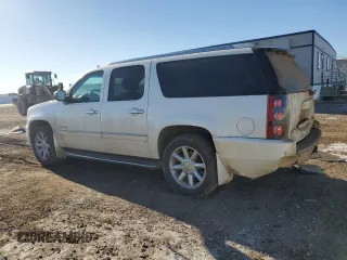 2014 GMC Yukon XL Denali with VIN 1GKS2MEF2ER165627, listed as a Copart auction lot 42962905 with 157,903 mi miles and Salvage Title. Bid and sale history available at carsss.com. Image 2.