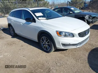2016 Volvo V60 Cross Country T5 with VIN YV4612HK1G1003466, listed as a IAAI auction lot 41555787 with 139,700 mi miles. Bid and sale history available at carsss.com. Image 1.