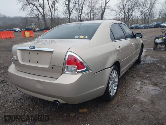 2008 Ford Fusion SEL with VIN 3FAHP08128R101909, listed as a IAAI auction lot 41568253 with 121,382 mi miles. Bid and sale history available at carsss.com. Image 4.