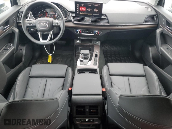 2024 Audi Q5 S line Premium z VIN WA1GAAFY1R2142917, wystawiony jako Copart lot #55572275 z przebiegiem 2 450 mil mil oraz Szkoda całkowita • Salvage title. Historia ofert i sprzedaży dostępna na DreamBid. Obrazek 8.