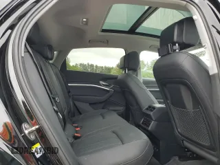 2022 Audi e-tron Sportback S line Premium Plus z VIN WA12AAGE7NB007093, wystawiony jako Copart lot #57248545 z przebiegiem 21 275 mil mil oraz Szkoda całkowita • Salvage title. Historia ofert i sprzedaży dostępna na DreamBid. Obrazek 11.