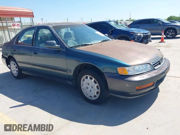 1996 Honda Accord LX with VIN 1HGCD5633TA286104, listed as a IAAI auction lot 42004112 with 186,586 mi miles and . Bid and sale history available at carsss.com. Image 1.