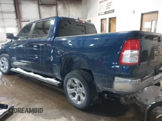 2020 Ram 1500 Big Horn z VIN 1C6SRFFT7LN218907, wystawiony jako IAAI lot #41608010 z przebiegiem 78 998 mil mil oraz . Historia ofert i sprzedaży dostępna na DreamBid. Obrazek 3.