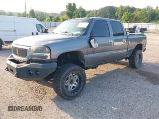 2004 GMC Sierra 2500HD Work Truck z VIN 1GTHK23294F184167, wystawiony jako IAAI lot #42321769 z przebiegiem 234 612 mil mil oraz . Historia ofert i sprzedaży dostępna na DreamBid. Obrazek 2.