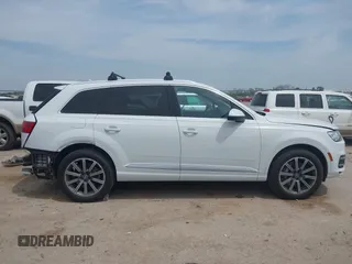 2017 Audi Q7 Premium Plus z VIN WA1LAAF77HD031992, wystawiony jako IAAI lot #42058343 z przebiegiem 99 827 mil mil oraz . Historia ofert i sprzedaży dostępna na DreamBid. Obrazek 14.