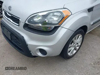 2012 Kia Soul + with VIN KNDJT2A60C7377305, listed as a IAAI auction lot 41902069 with 76,217 mi miles. Bid and sale history available at carsss.com. Image 6.