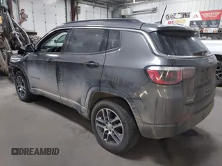 2018 Jeep Compass Altitude z VIN 3C4NJDBB9JT175313, wystawiony jako IAAI lot #41661102 z przebiegiem 101 996 mil mil oraz . Historia ofert i sprzedaży dostępna na DreamBid. Obrazek 3.