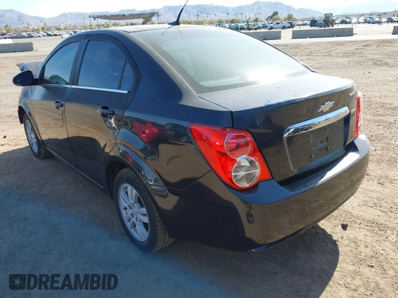 2014 Chevrolet Sonic LT z VIN 1G1JC5SB7E4204374, wystawiony jako IAAI lot #41642630 z przebiegiem 100 282 mil mil oraz . Historia ofert i sprzedaży dostępna na DreamBid. Obrazek 3.