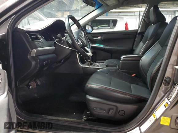 2017 Toyota Camry XLE z VIN 4T1BF1FK1HU721157, wystawiony jako Copart lot #55772635 z przebiegiem 178 665 mil mil oraz Szkoda całkowita • Salvage title. Historia ofert i sprzedaży dostępna na DreamBid. Obrazek 7.