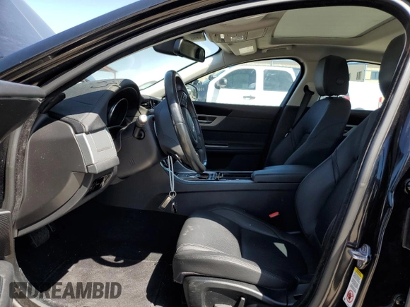 2017 Jaguar XF 20d Premium with VIN SAJBD4BNXHCY43163, listed as a Copart auction lot 39638624 with 30,436 mi miles. Bid and sale history available at carsss.com. Image 7.