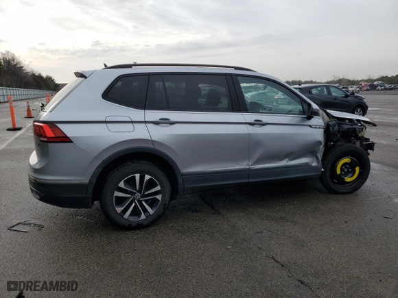 2022 Volkswagen Tiguan S with VIN 3VV0B7AX0NM057030, listed as a Copart auction lot 43189195 with 34,015 mi miles and Salvage Title. Bid and sale history available at carsss.com. Image 3.