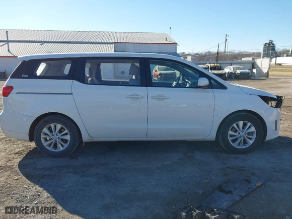 2017 Kia Sedona L with VIN KNDMA5C10H6257698, listed as a IAAI auction lot 41343330 with 141,352 mi miles. Bid and sale history available at carsss.com. Image 13.