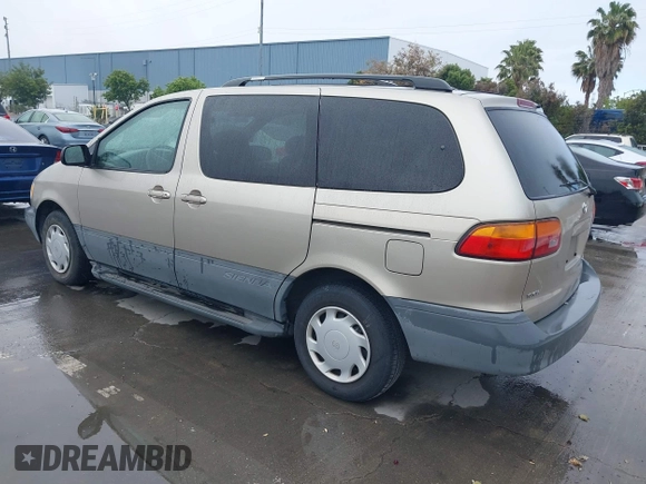 2000 Toyota Sienna LE with VIN 4T3ZF13C5YU315823, listed as a IAAI auction lot 42232438 with 248,010 mi miles and . Bid and sale history available at DreamBid. Image 3.