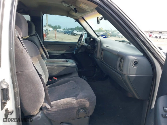 2002 Chevrolet Silverado 1500 LT with VIN 2GCEK19T821377914, listed as a IAAI auction lot 41955722 with 197,892 mi miles. Bid and sale history available at carsss.com. Image 5.