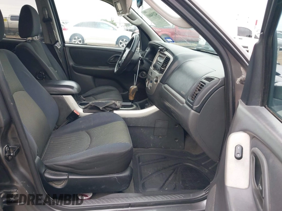 2005 Mazda Tribute S with VIN 4F2YZ04135KM05678, listed as a IAAI auction lot 42194083 with 283,488 mi miles and . Bid and sale history available at carsss.com. Image 5.