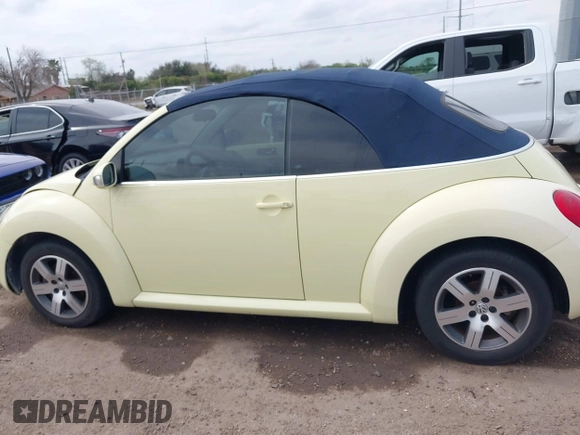 2006 Volkswagen Beetle z VIN 3VWPF31Y66M311261, wystawiony jako IAAI lot #41599012 z przebiegiem 133 792 mil mil oraz . Historia ofert i sprzedaży dostępna na DreamBid. Obrazek 14.