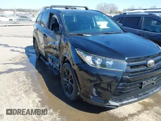 2019 Toyota Highlander SE with VIN 5TDJZRFH1KS970824, listed as a IAAI auction lot 41658366 with 156,543 mi miles. Bid and sale history available at carsss.com. Image 1.