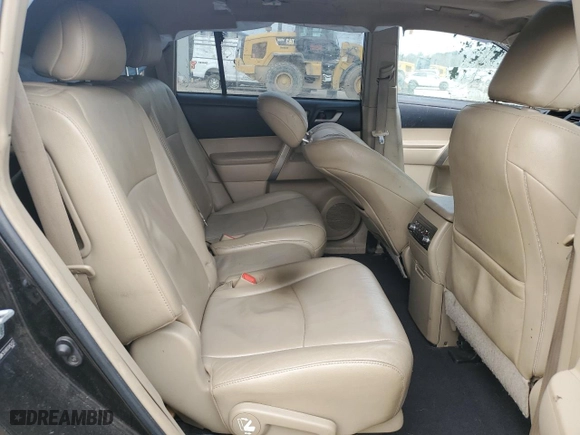 2011 Toyota Highlander with VIN 5TDBK3EHXBS082452, listed as a Copart auction lot 44063115 with 221,062 mi miles and Salvage Title. Bid and sale history available at carsss.com. Image 11.