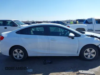 2017 Chevrolet Cruze LS z VIN 1G1BC5SM5H7156009, wystawiony jako IAAI lot #41667324 z przebiegiem 164 754 mil mil oraz . Historia ofert i sprzedaży dostępna na DreamBid. Obrazek 13.