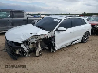 2024 Audi Q8 e-tron Premium Plus z VIN WA15AAGE8RB017425, wystawiony jako Copart lot #75212724 z przebiegiem 7 103 mil mil oraz Szkoda całkowita • Salvage title. Historia ofert i sprzedaży dostępna na DreamBid. Obrazek 1.