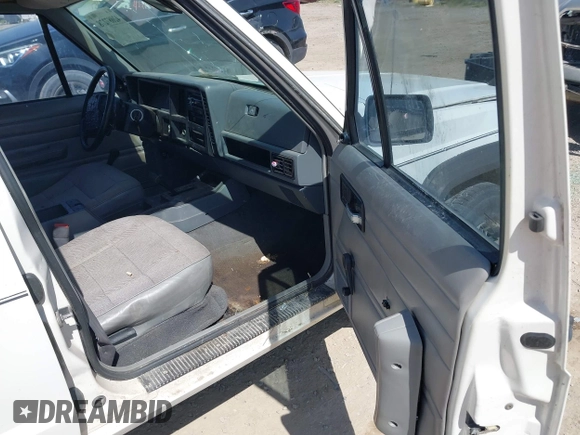 1996 Jeep Cherokee SE with VIN 1J4FT28S7TL307603, listed as a IAAI auction lot 42087278 with 141,994 mi miles. Bid and sale history available at carsss.com. Image 5.