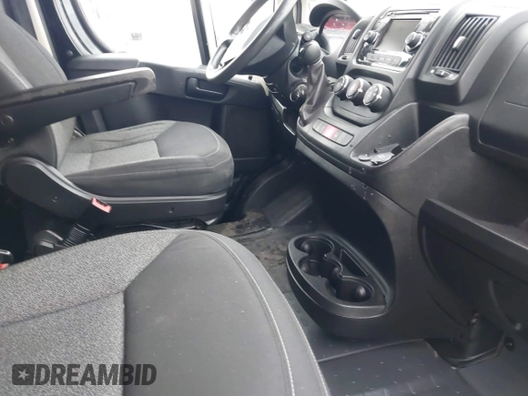 2015 Ram ProMaster Cargo z VIN 3C6TRVDG1FE512803, wystawiony jako IAAI lot #42355330 z przebiegiem 87 392 mil mil oraz . Historia ofert i sprzedaży dostępna na DreamBid. Obrazek 5.