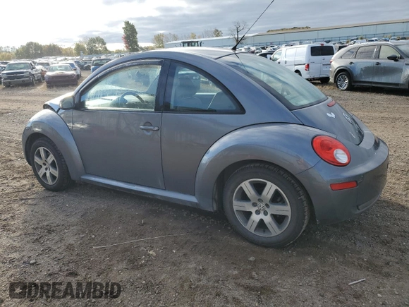 2006 Volkswagen Beetle z VIN 3VWRR31CX6M405549, wystawiony jako Copart lot #76160634 z przebiegiem 54 608 mil mil oraz Czysty tytuł • Clean title. Historia ofert i sprzedaży dostępna na DreamBid. Obrazek 2.