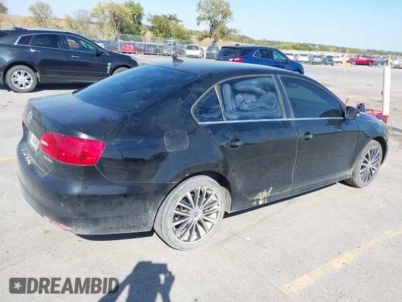 2012 Volkswagen Jetta Sedan SEL w/Sunroof with VIN 3VWLX7AJ2CM388825, listed as a IAAI auction lot 40490216 with 144,694 mi miles. Bid and sale history available at carsss.com. Image 4.