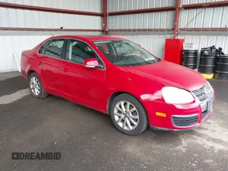 2010 Volkswagen Jetta SE с VIN 3VWRZ7AJ9AM035046, выставлен на аукционе IAAI как лот 42448683 с пробегом 134 607 миль миль и . История ставок и продаж доступна на DreamBid. Изображение 1.