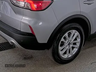 2022 Ford Escape SE z VIN 1FMCU0G61NUB33373, wystawiony jako IAAI lot #42791529 z przebiegiem 56 067 mil mil oraz . Historia ofert i sprzedaży dostępna na DreamBid. Obrazek 4.