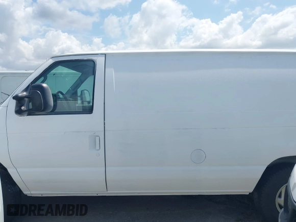 2013 Ford Econoline Cargo Commercial z VIN 1FTNE2EW8DDB01110, wystawiony jako IAAI lot #42290270 z przebiegiem 241 988 mil mil oraz . Historia ofert i sprzedaży dostępna na DreamBid. Obrazek 14.