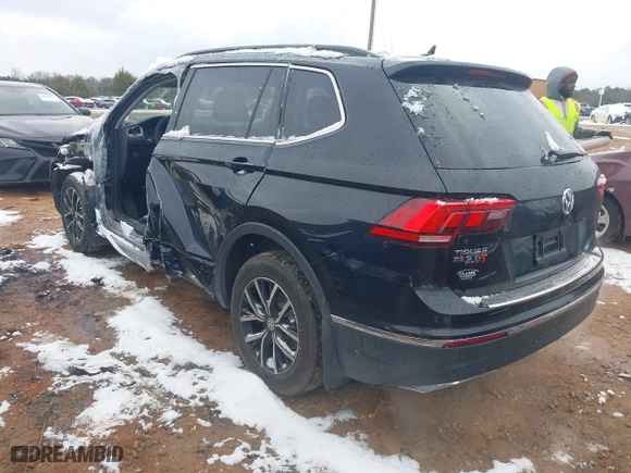 2021 Volkswagen Tiguan SE with VIN 3VV2B7AX6MM102379, listed as a IAAI auction lot 41613929 with 42,483 mi miles. Bid and sale history available at carsss.com. Image 3.