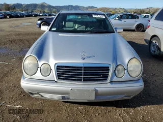 1998 Mercedes-Benz E-Class with VIN WDBJF65F0WA555650, listed as a Copart auction lot 44067875 with 133,145 mi miles and Salvage Title. Bid and sale history available at carsss.com. Image 5.