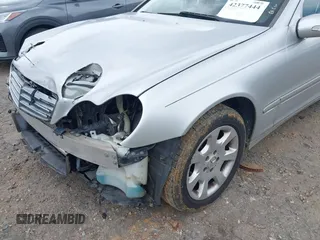 2005 Mercedes-Benz C 320 z VIN WDBRF84J85F567356, wystawiony jako IAAI lot #42377444 z przebiegiem 221 225 mil mil oraz . Historia ofert i sprzedaży dostępna na DreamBid. Obrazek 13.