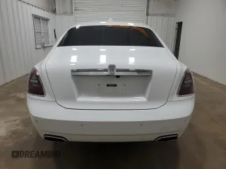2021 Rolls-Royce Ghost z VIN SCATV0C09MU204490, wystawiony jako Copart lot #81747624 z przebiegiem Nie podano mil oraz Szkody całkowita. Historia ofert i sprzedaży dostępna na DreamBid. Obrazek 6.