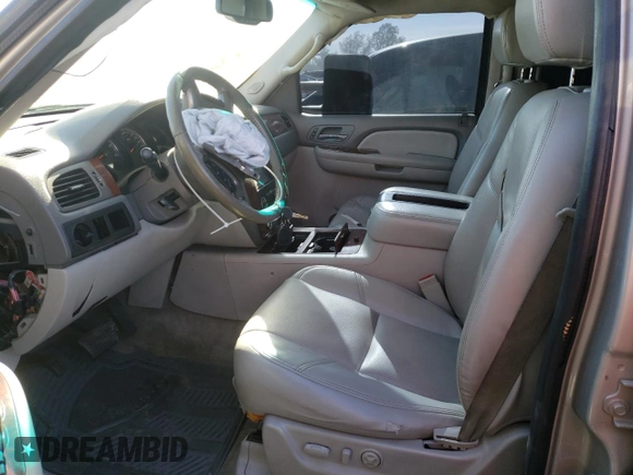 2009 Chevrolet Tahoe LTZ z VIN 1GNFC33039R211675, wystawiony jako Copart lot #81432314 z przebiegiem 189 499 mil mil oraz Szkoda całkowita • Salvage title. Historia ofert i sprzedaży dostępna na DreamBid. Obrazek 7.