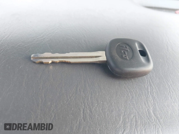 2001 Toyota Avalon XL with VIN 4T1BF28B81U166166, listed as a IAAI auction lot 41814679 with Not Provided miles and . Bid and sale history available at DreamBid. Image 10.