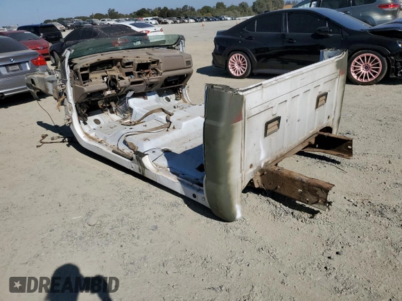 2001 Ford F-350 XL with VIN 1FTWW32F81EB82000, listed as a Copart auction lot 76412614 with Not provided miles and Non repairable. Bid and sale history available at DreamBid. Image 2.