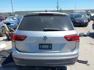 2019 Volkswagen Tiguan SE with VIN 3VV3B7AX5KM195140, listed as a IAAI auction lot 41803748 with 116,898 mi miles. Bid and sale history available at carsss.com. Image 16.