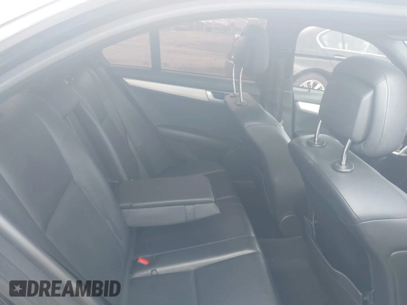2014 Mercedes-Benz C-Class C 300 Sport with VIN WDDGF8AB5ER318846, listed as a IAAI auction lot 40087045 with 999,999 mi miles. Bid and sale history available at carsss.com. Image 8.