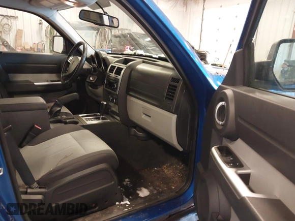 2007 Dodge Nitro SLT with VIN 1D8GU58KX7W614584, listed as a IAAI auction lot 41036412 with 177,523 mi miles. Bid and sale history available at carsss.com. Image 5.