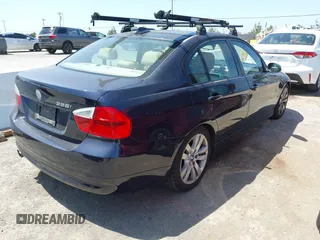 2006 BMW 3 Series 325i z VIN WBAVB17516NK41341, wystawiony jako IAAI lot #42412466 z przebiegiem 237 804 mil mil oraz . Historia ofert i sprzedaży dostępna na DreamBid. Obrazek 4.