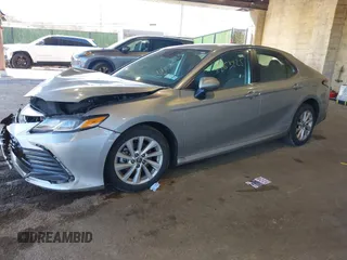 2023 Toyota Camry LE z VIN 4T1C11AK5PU127664, wystawiony jako IAAI lot #41653925 z przebiegiem 24 378 mil mil oraz . Historia ofert i sprzedaży dostępna na DreamBid. Obrazek 2.
