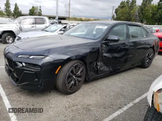 2023 BMW 7 Series 740i z VIN WBA23EH06PCL98645, wystawiony jako Copart lot #53717653 z przebiegiem Nie podano mil oraz . Historia ofert i sprzedaży dostępna na DreamBid. Obrazek 1.
