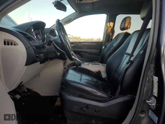2015 Chrysler Town & Country Touring with VIN 2C4RC1BG2FR715021, listed as a Copart auction lot 49597895 with 250,451 mi miles and Salvage Title. Bid and sale history available at carsss.com. Image 7.