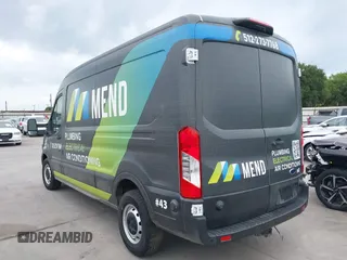 2020 Ford Transit Cargo z VIN 1FTBR1C82LKB46155, wystawiony jako IAAI lot #42437297 z przebiegiem 75 040 mil mil oraz . Historia ofert i sprzedaży dostępna na DreamBid. Obrazek 3.